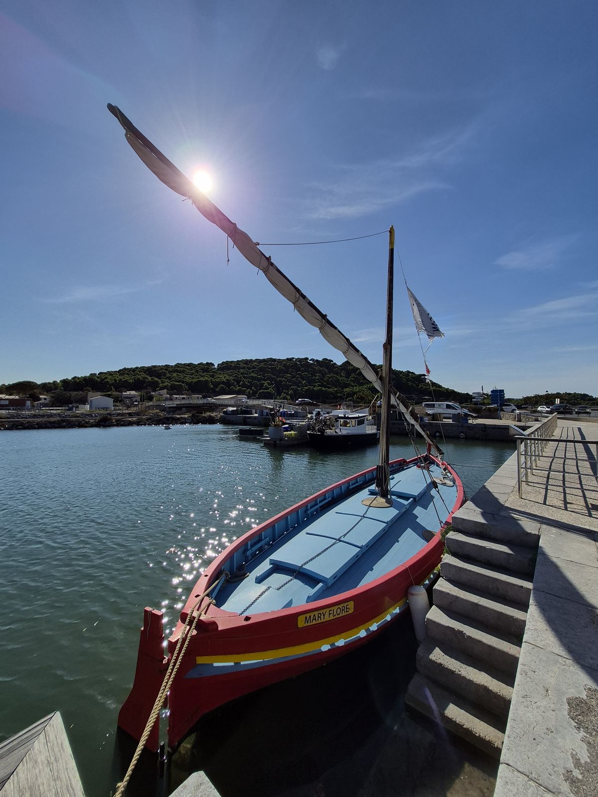 Barque traditionnelle sur la Méditerranée
